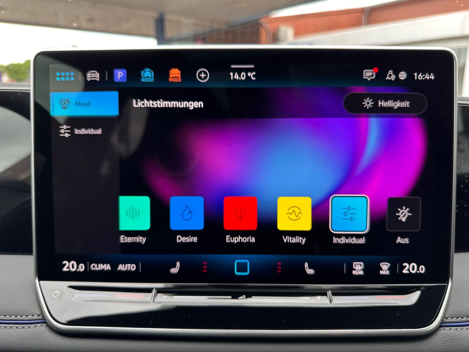 Fahrzeugabbildung Volkswagen Tiguan 2.0 TDI 4M R-Line AHK/Black/Pano/ACC/LED