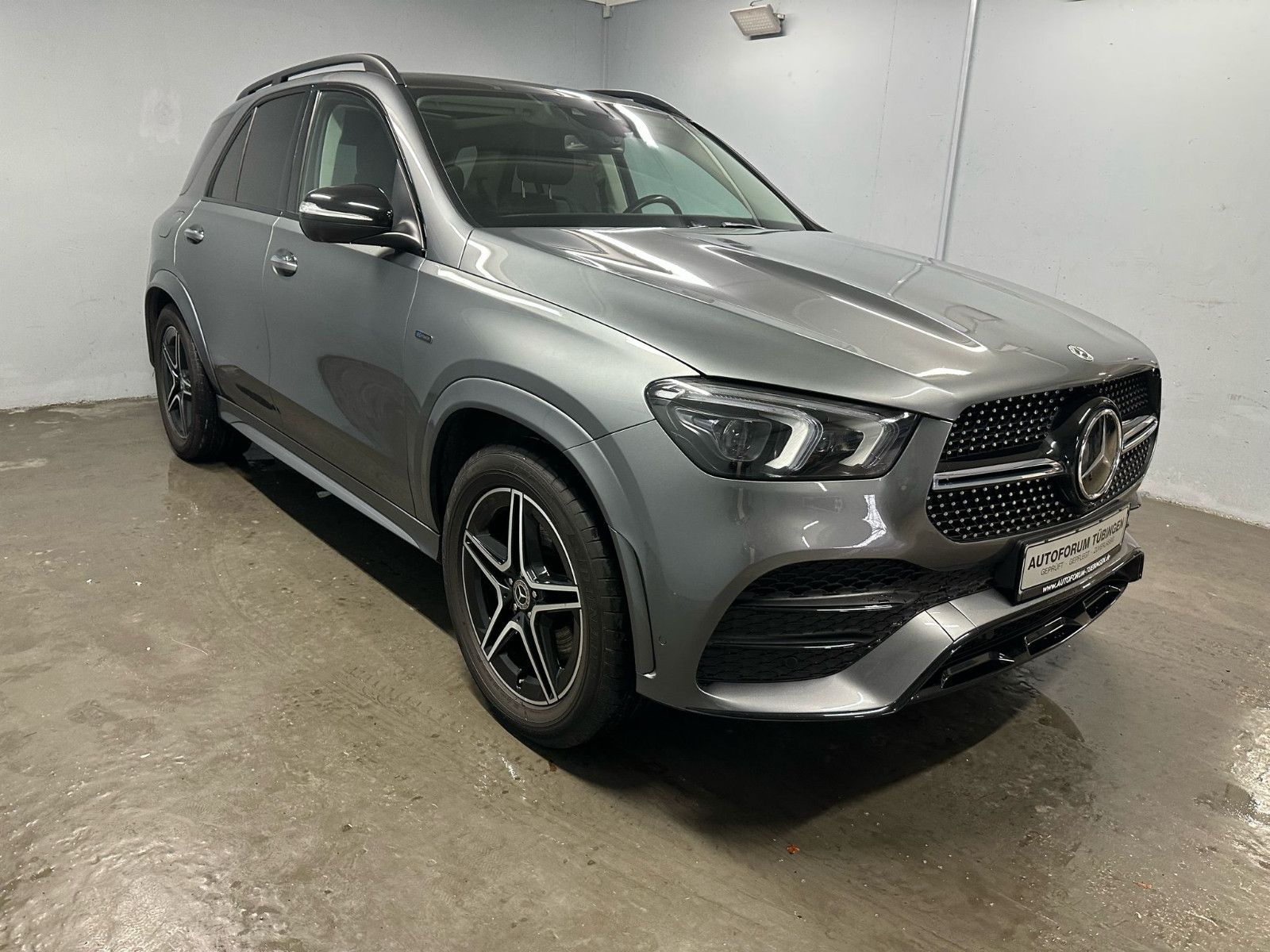 Fahrzeugabbildung Mercedes-Benz GLE 350 e 4MATIC *AMG-LINE*PANORAMA*360*AHK*