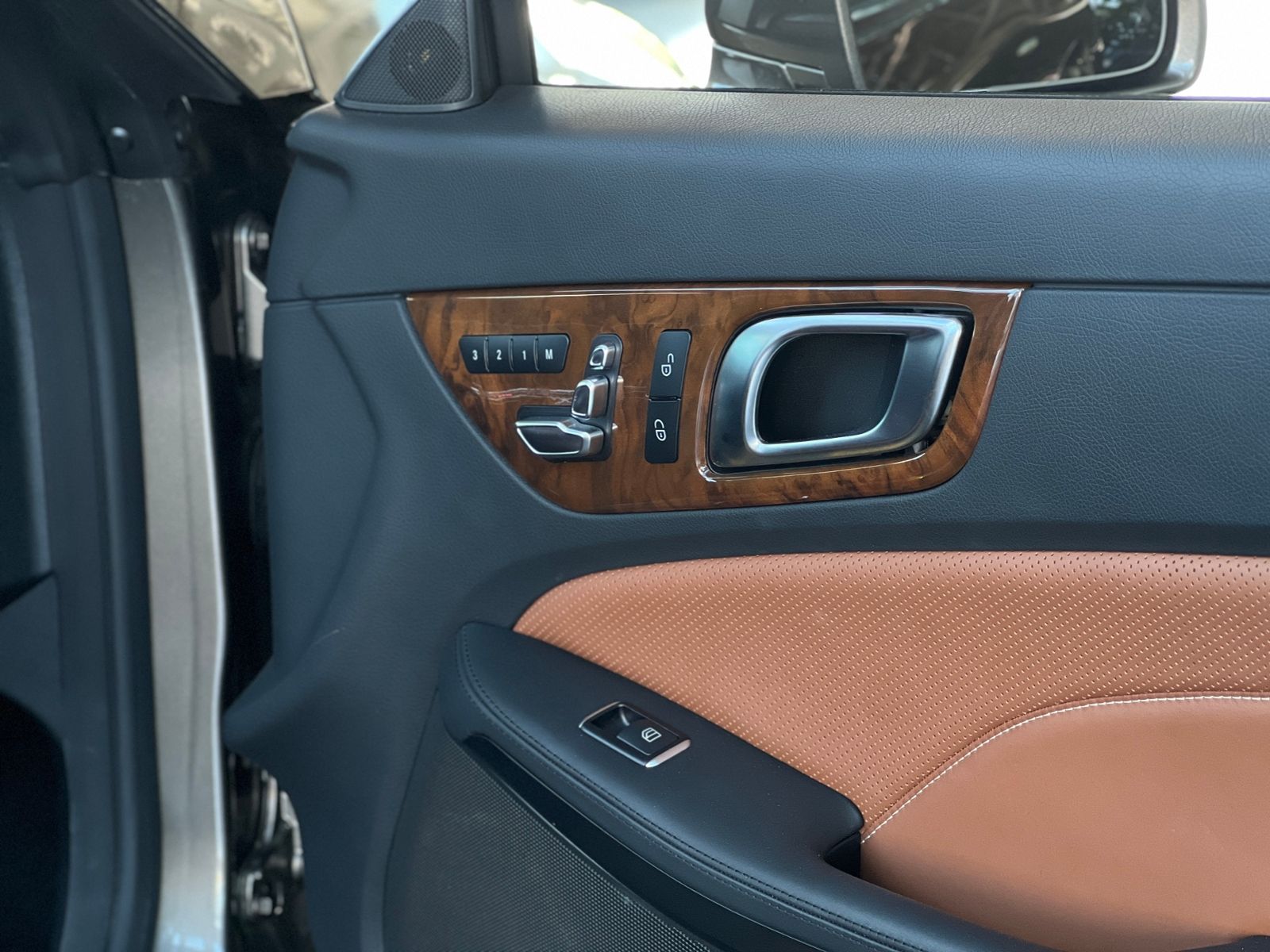Fahrzeugabbildung Mercedes-Benz SLC 200 LED LEDER NAV SHZ PDC 18"