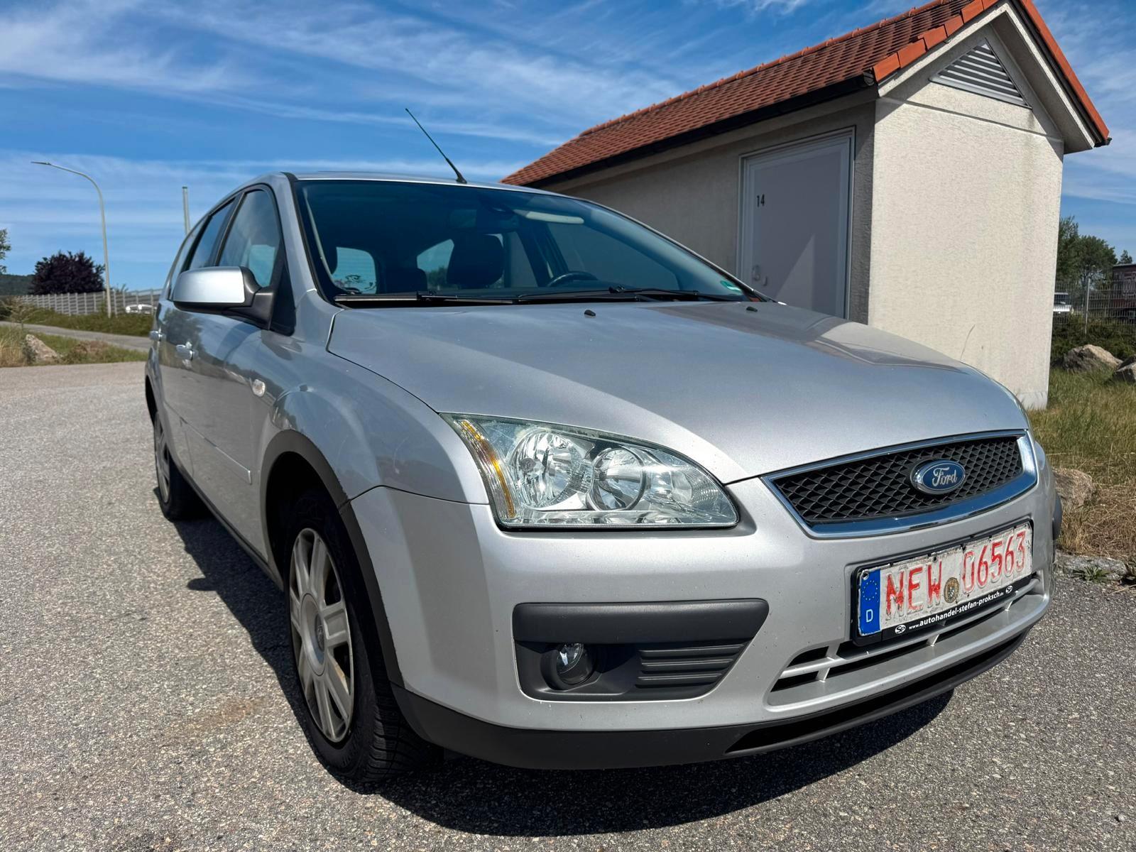 Ford Focus 2005 — rear view