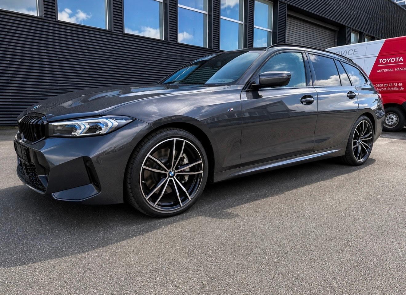 BMW 330 d Touring xDrive M Sport ACC AHK Pano 19 HUD
