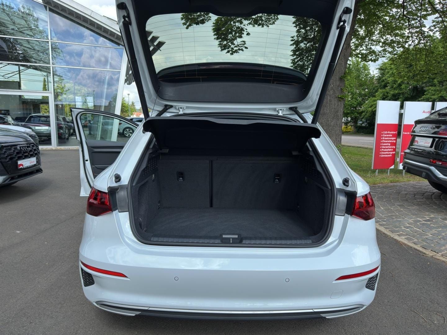Fahrzeugabbildung Audi A3 Sportback Advanced 30 TFSI LED Business Assis