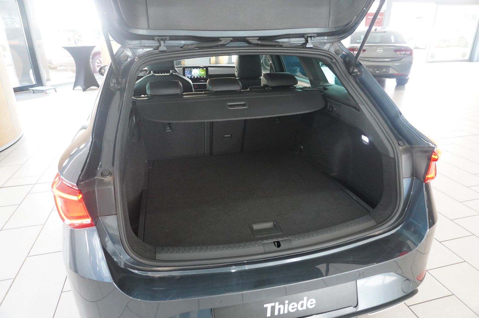 Fahrzeugabbildung SEAT Leon ST 1.5 TSI FR SPORT DSG NAVI/LED/VIRT./DAB+