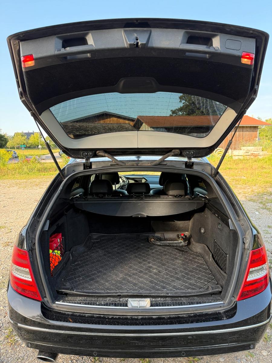 Mercedes-Benz C220 2011 — photo 12