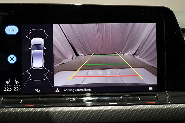 Golf 1.5 eTSI R-LINE DSG ACC NAVI KAMERA PANORAM