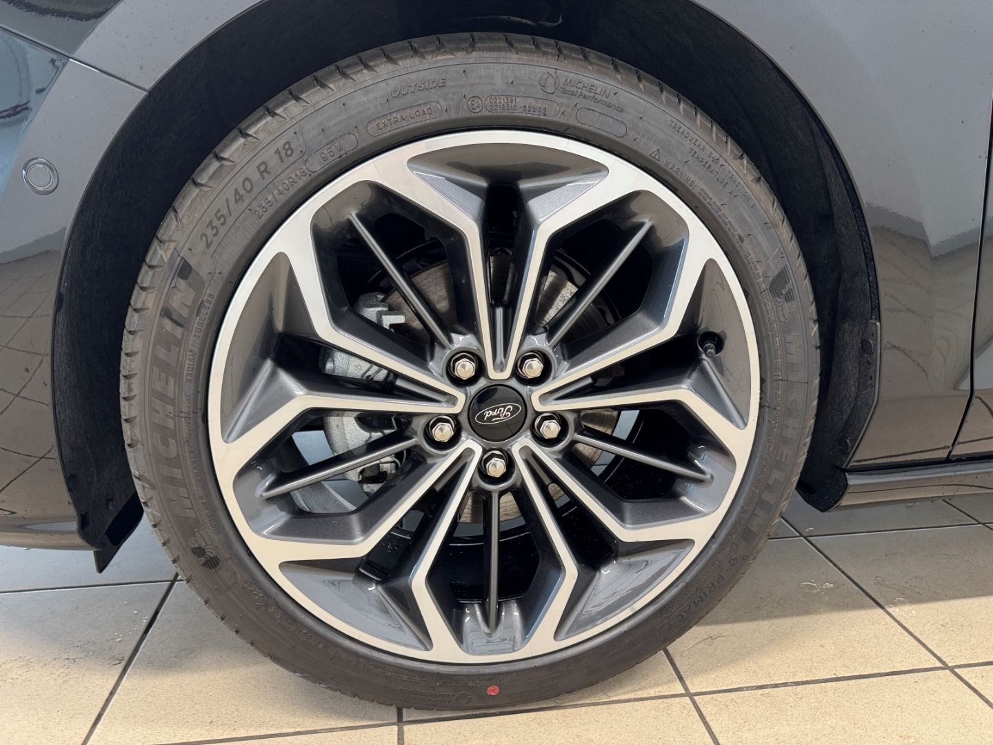 Fahrzeugabbildung Ford Focus Turnier ST-Line X B&O 18'' LED ACC Kamera