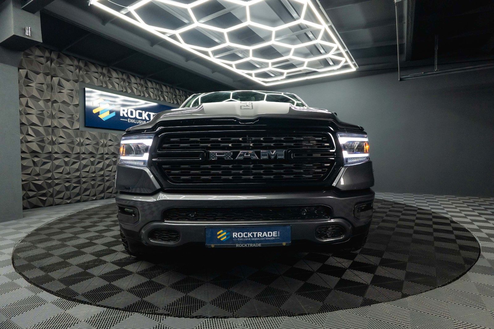 Fahrzeugabbildung Dodge RAM 5.7 V8 HEMI 4x4 NIGHT LARAMIE *RAM BOX*LED*