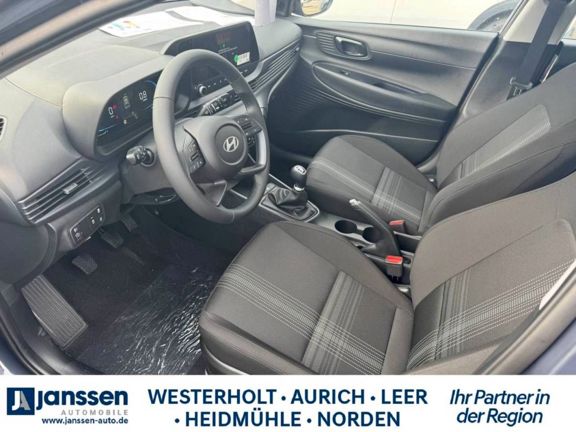 Fahrzeugabbildung Hyundai i20 Select Funktionspaket PDC Navi Rückfahrkamer