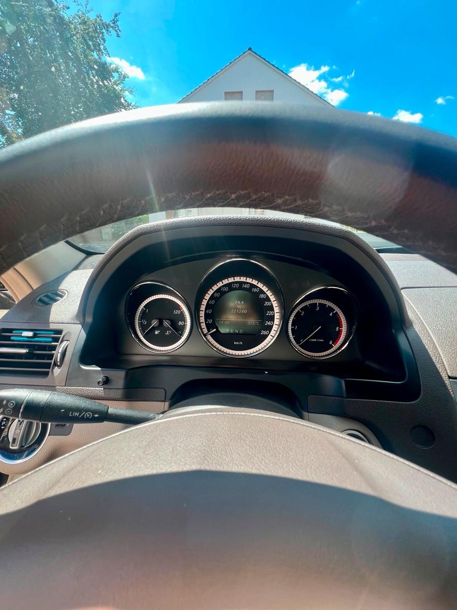 Mercedes-Benz C220 2011 — photo 9