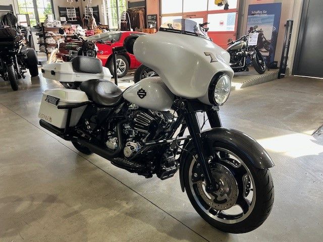 Fahrzeugabbildung Harley-Davidson Street Glide 103 cui
