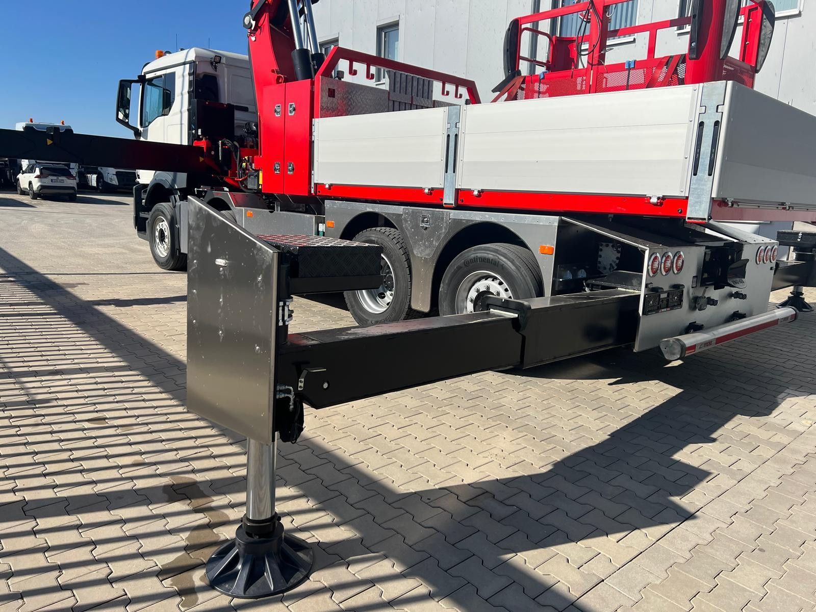 Fahrzeugabbildung MAN MAN 8x4 Hydro mit F1150 inkl Jib und Winde Korb