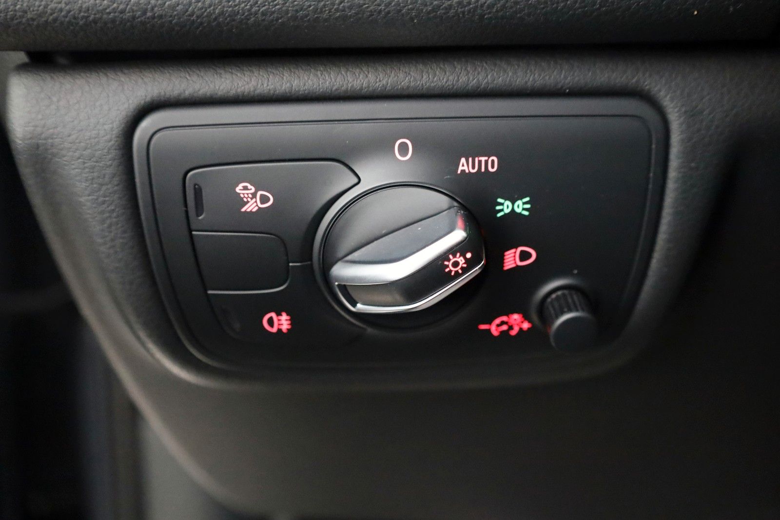 Fahrzeugabbildung Audi A6 Avant 3.0TDI Leder,Navi,Xenon,Panor,BOSE,+WR