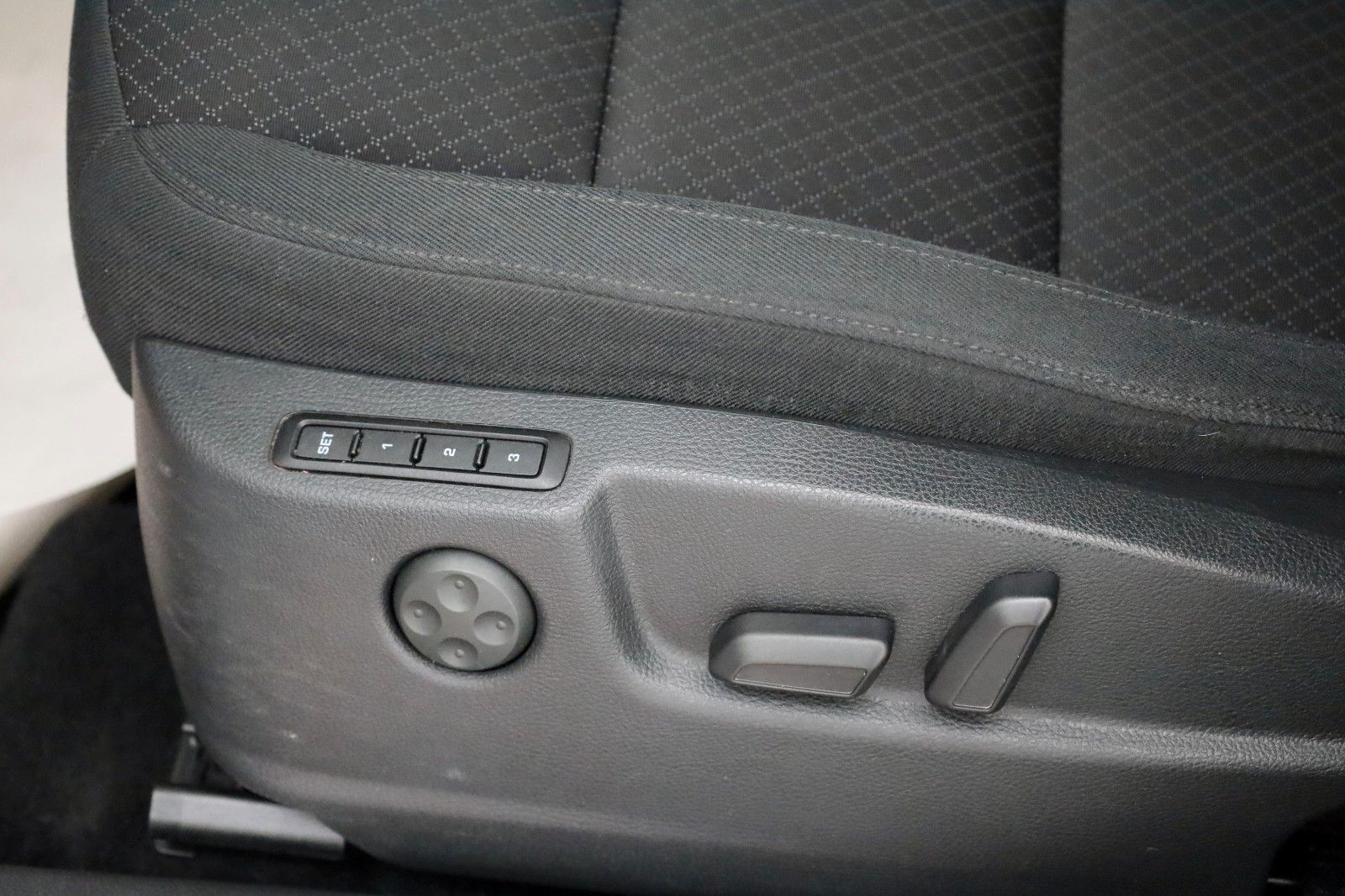 Fahrzeugabbildung SKODA Superb Combi Exclusive 4x4 Navi,Xenon,SH,PDC,+WR