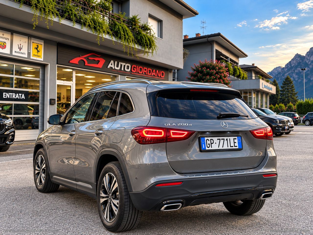 Mercedes-Benz MERCEDES-BENZ GLA 200 d Automatic 4Matic Premium imagem 2