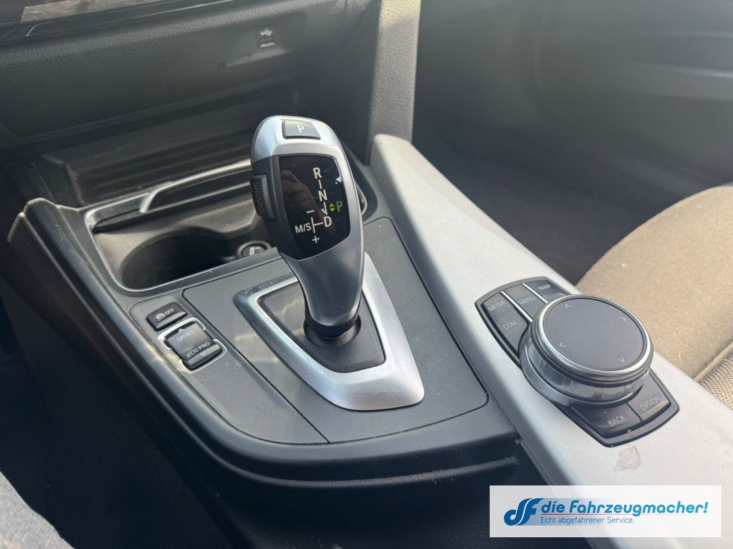 Fahrzeugabbildung BMW 320 i xDrive Advantage Touring *EXPORT