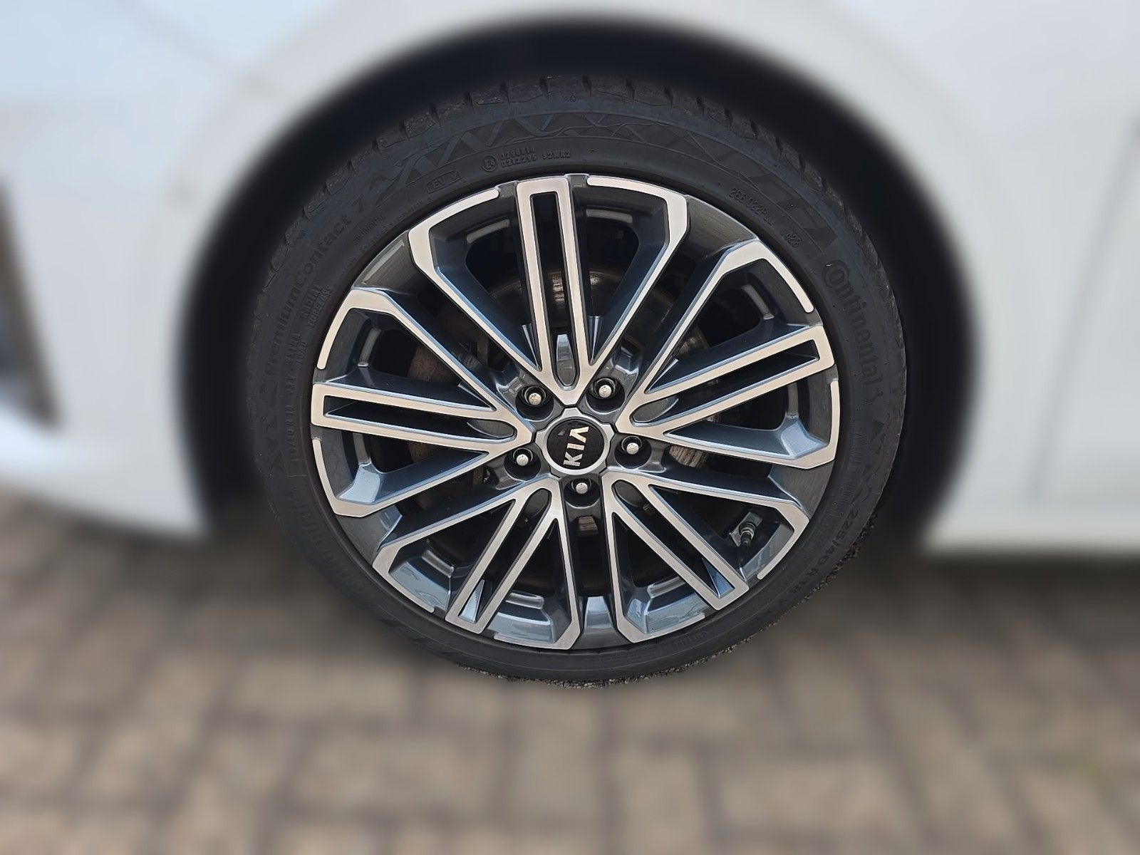 Fahrzeugabbildung Kia Ceed SW 1.6 CRDi DCT GT Line AHK Standheizung