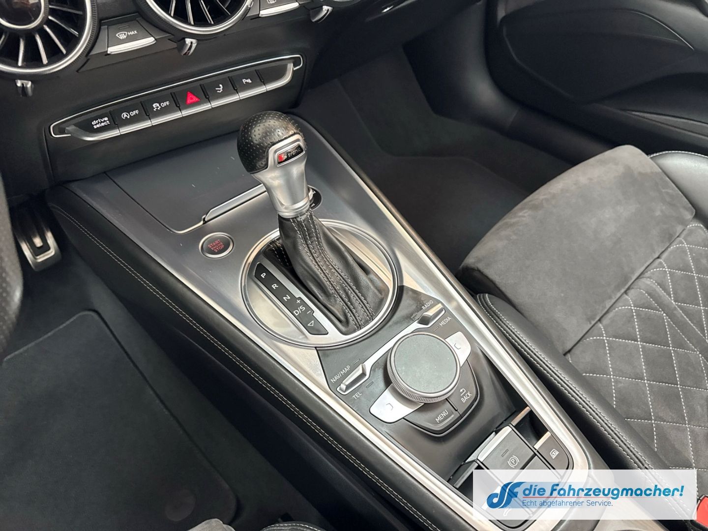 Fahrzeugabbildung Audi TT 40 TFSI 2.0 S line Sportpaket El. Verdeck Nav