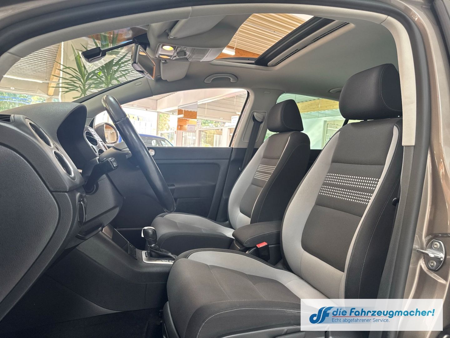 Fahrzeugabbildung Volkswagen Golf Plus VI Life Navi Dyn. Kurvenlicht 2-Zonen-