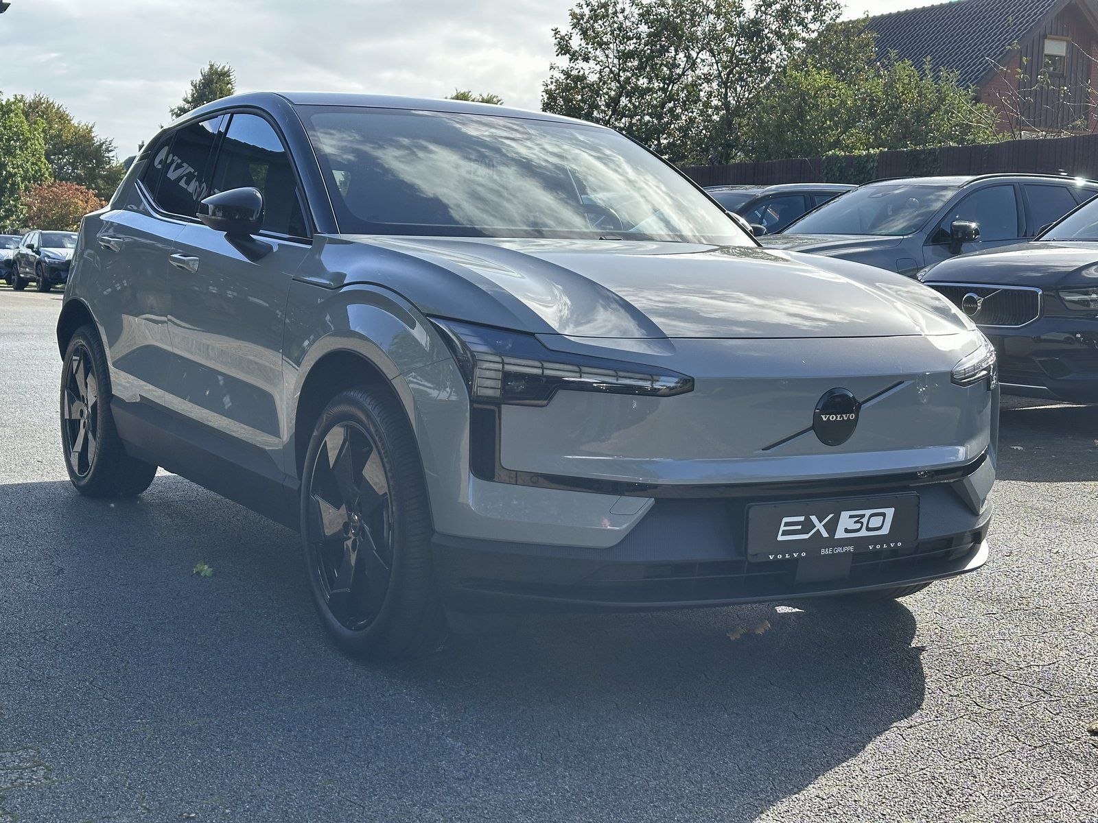 Volvo EX30 Black Edition P5 Long Range Electric Plus imagem 3