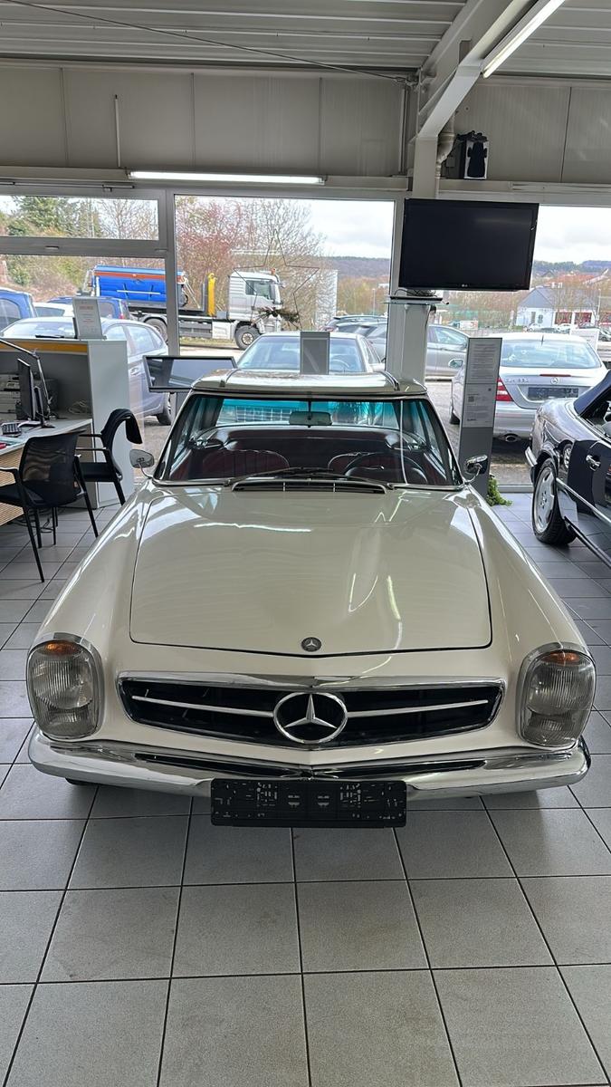Mercedes-Benz 230 SL