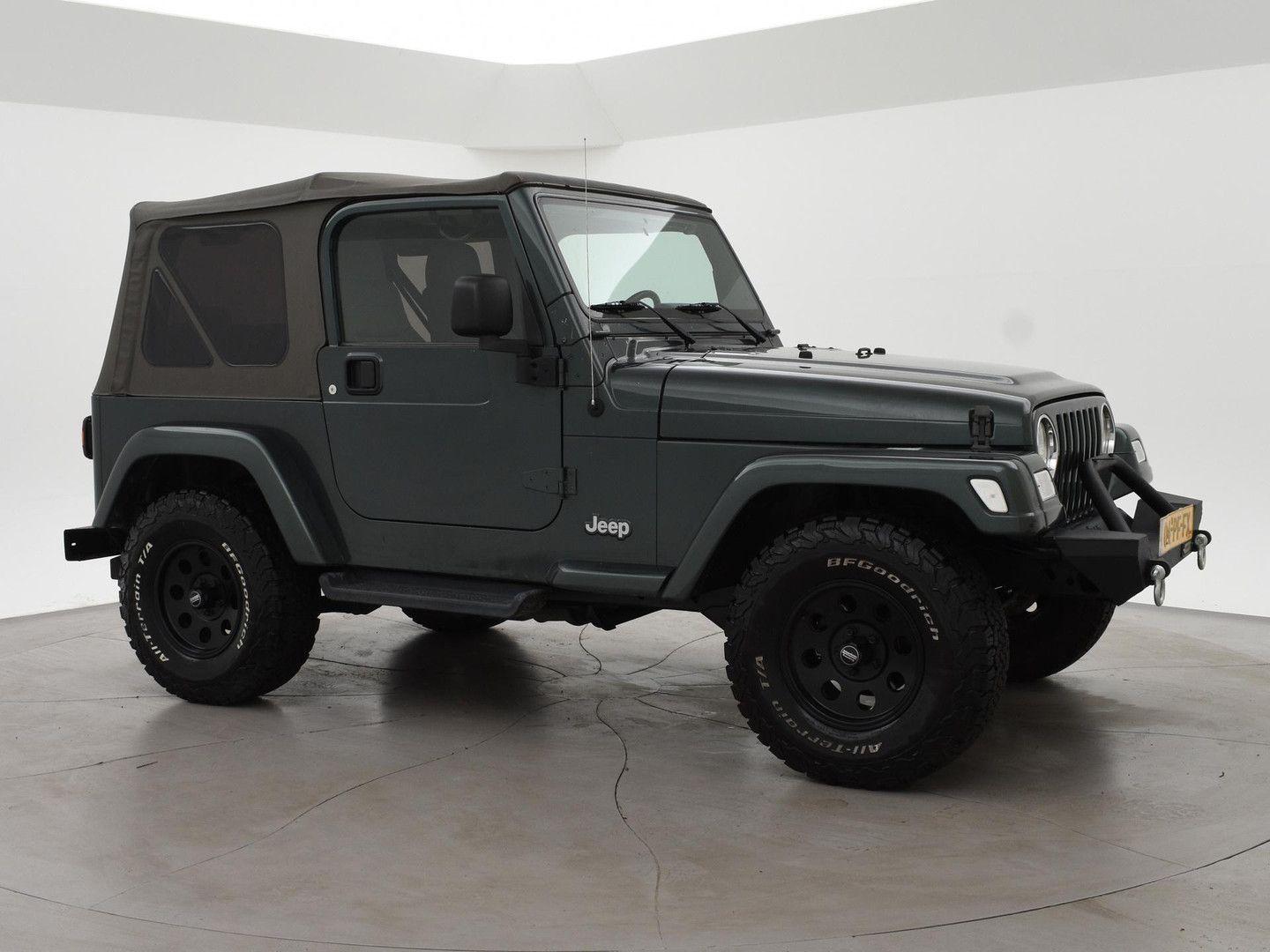 Jeep Wrangler Sahara 4.0i | 177 ch | BVM | Capote souple | Attelage | Pneus BFGoodrich All-Terrain | Bluetooth/DAB