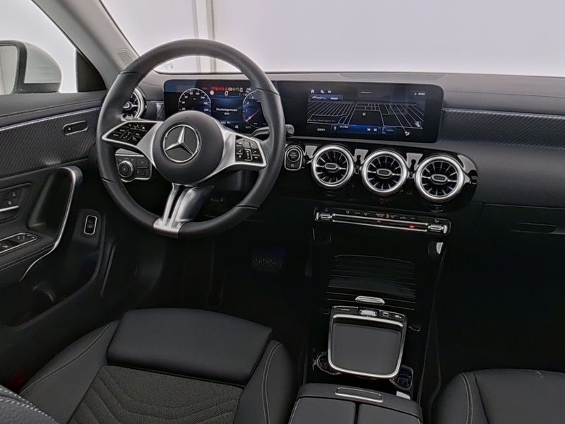 Fahrzeugabbildung Mercedes-Benz CLA 180 Progressive*Pano*Distron*360°*LED*CarPl*