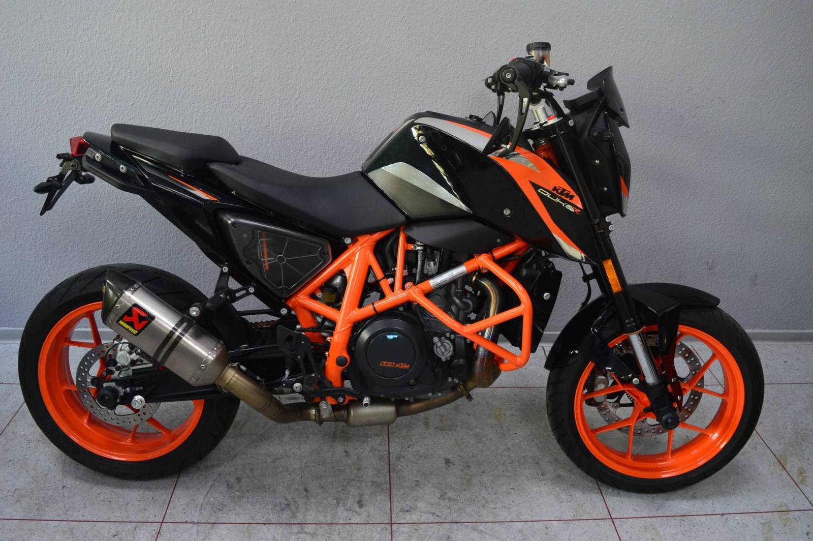 KTM 690 Duke R + Leo Vince + PowerParts