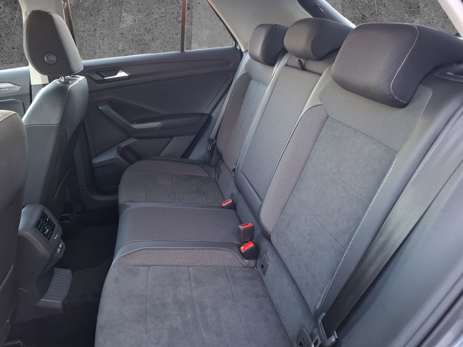 Fahrzeugabbildung Volkswagen T-Roc TDI Style DSG LEDplus Navi AID ACC RFK SH