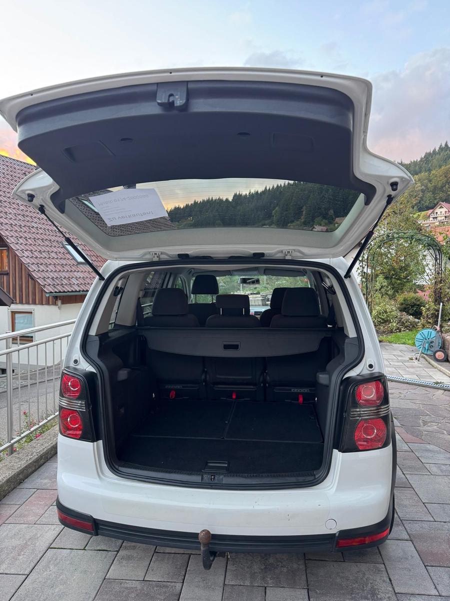 Volkswagen Touran 2010 — engine 140 HP (103kW)