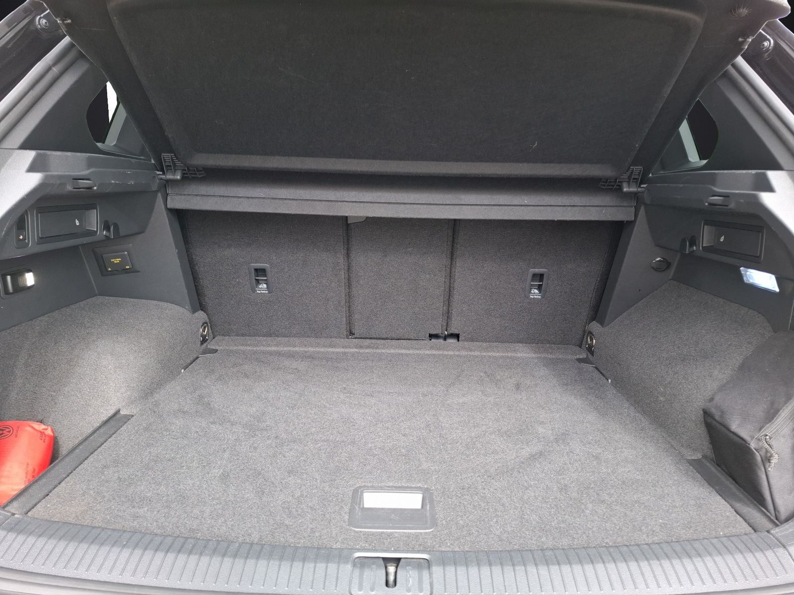Fahrzeugabbildung Volkswagen Tiguan TDI R-Line DSG 4M Matrix AHK Navi AID ACC