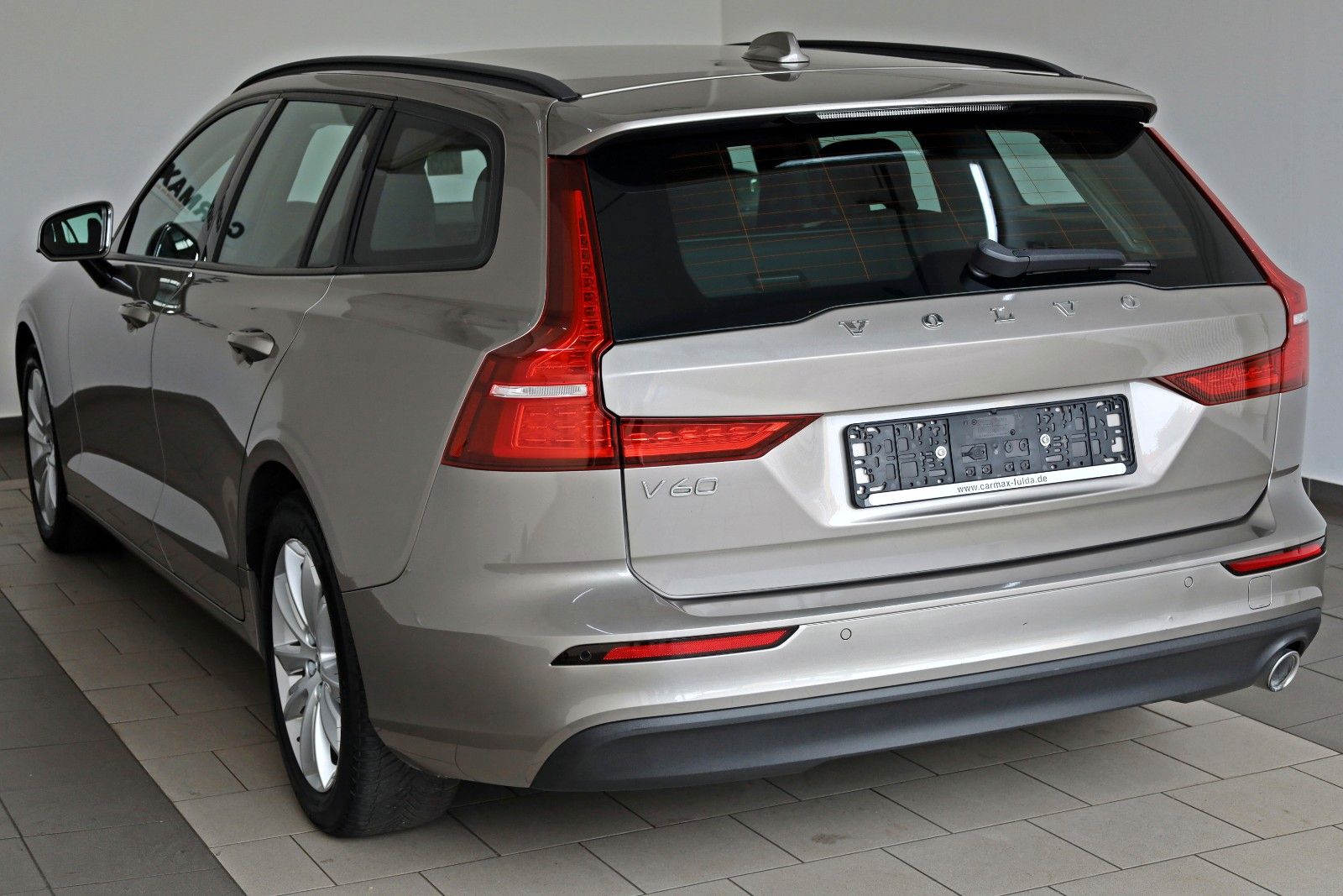 Fahrzeugabbildung Volvo V60 Momentum, T.Leder,Navi,LED,SH,PDC,AHK