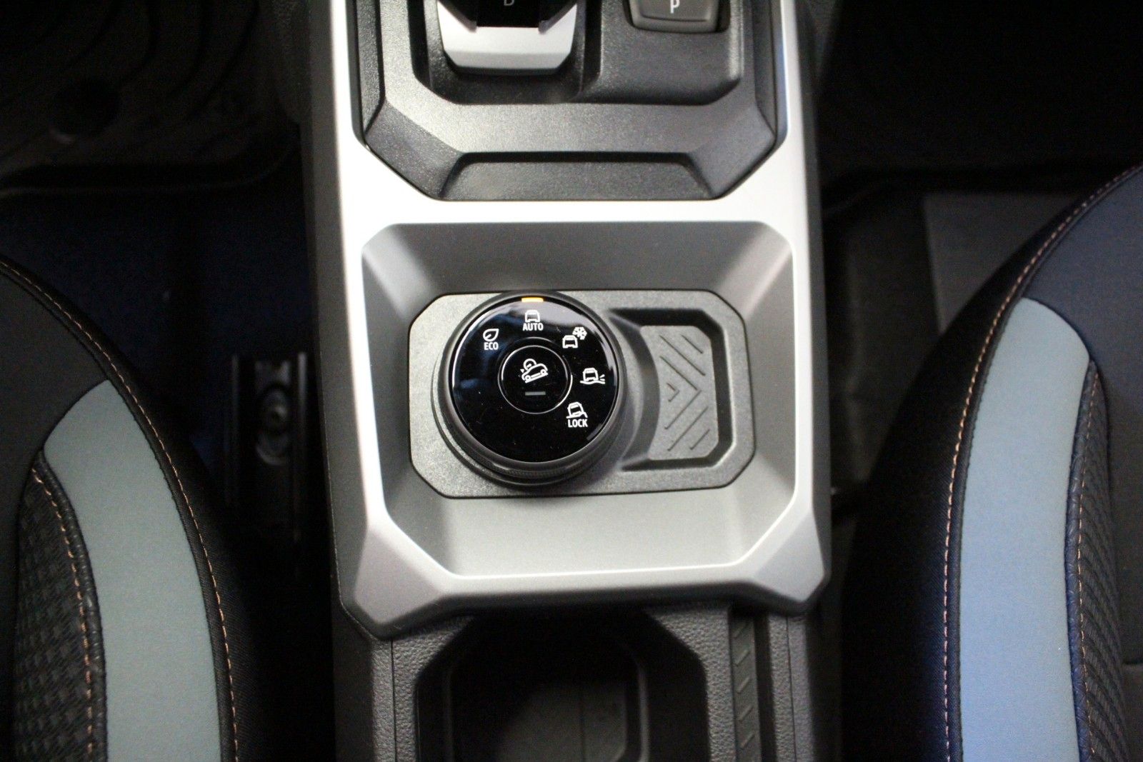 Fahrzeugabbildung Dacia Duster hybrid-G 150 4x4 Extreme MY26