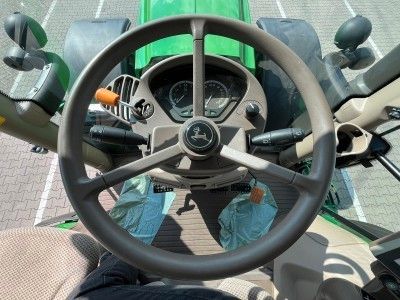 Fahrzeugabbildung John Deere 6215 Schlepper