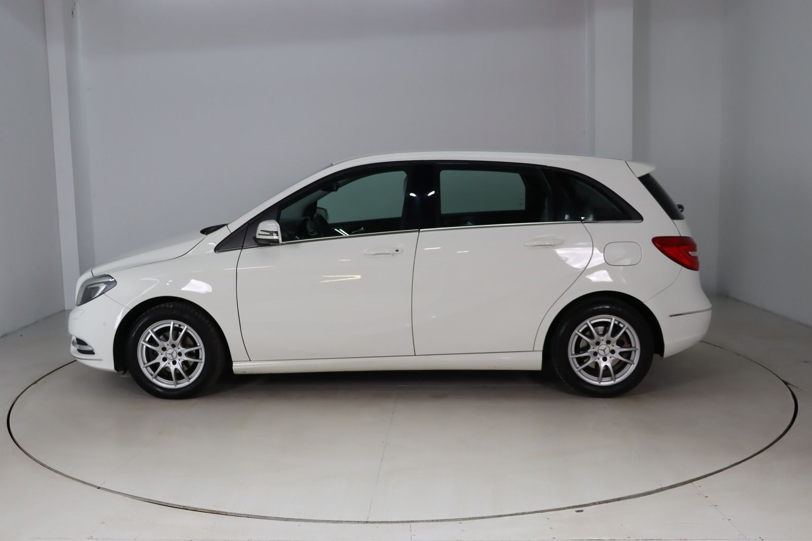 Fahrzeugabbildung Mercedes-Benz B 180 BlueEFFICIENCY * Bi-Xenon * Navi * SHZ *