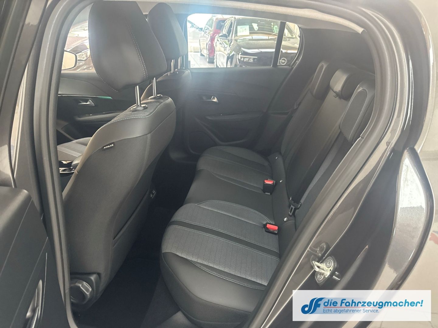 Fahrzeugabbildung Peugeot 208 Allure Navi Digitales Cockpit LED Apple CarP