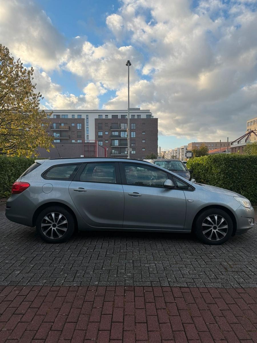 Opel Astra 2010 — photo 5
