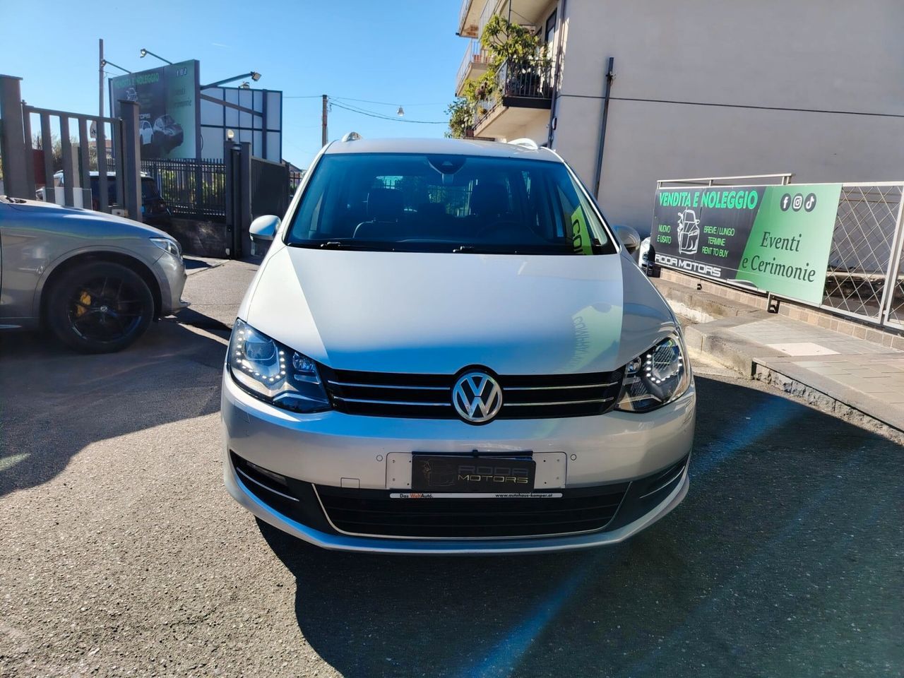 Volkswagen Sharan 2.0 TDI 177 CV SCR DSG Executi imagem 2
