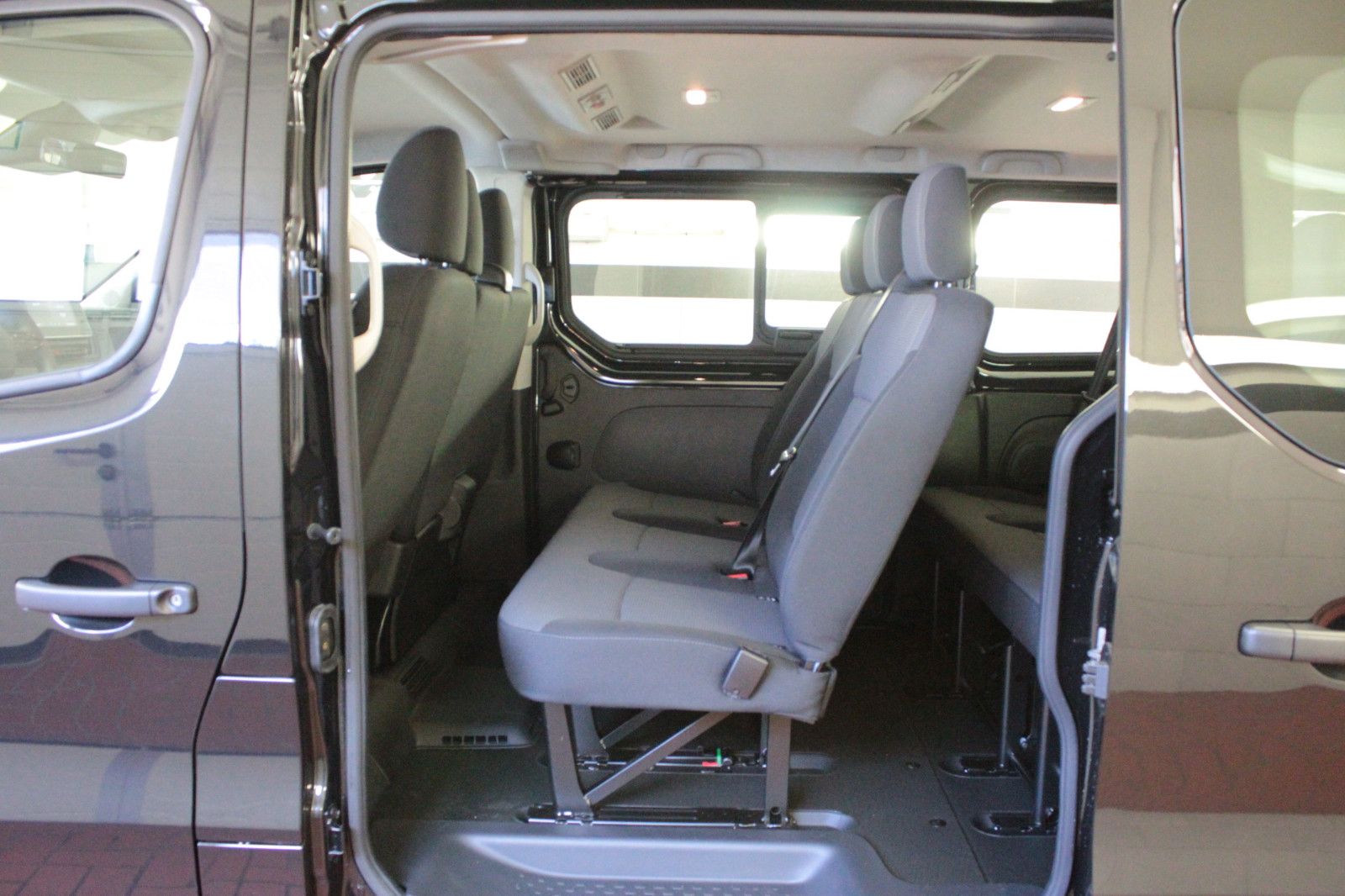Fahrzeugabbildung Renault Trafic Dci 150 Grdt Evolution *Rollstuhlrampe*