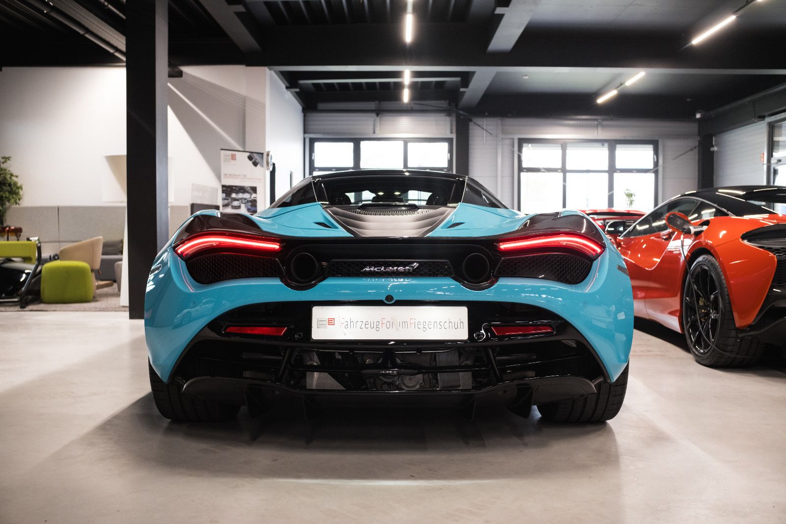 Fahrzeugabbildung McLaren 720S-B&W-McLaren Performance Plus Pack-Steuer!