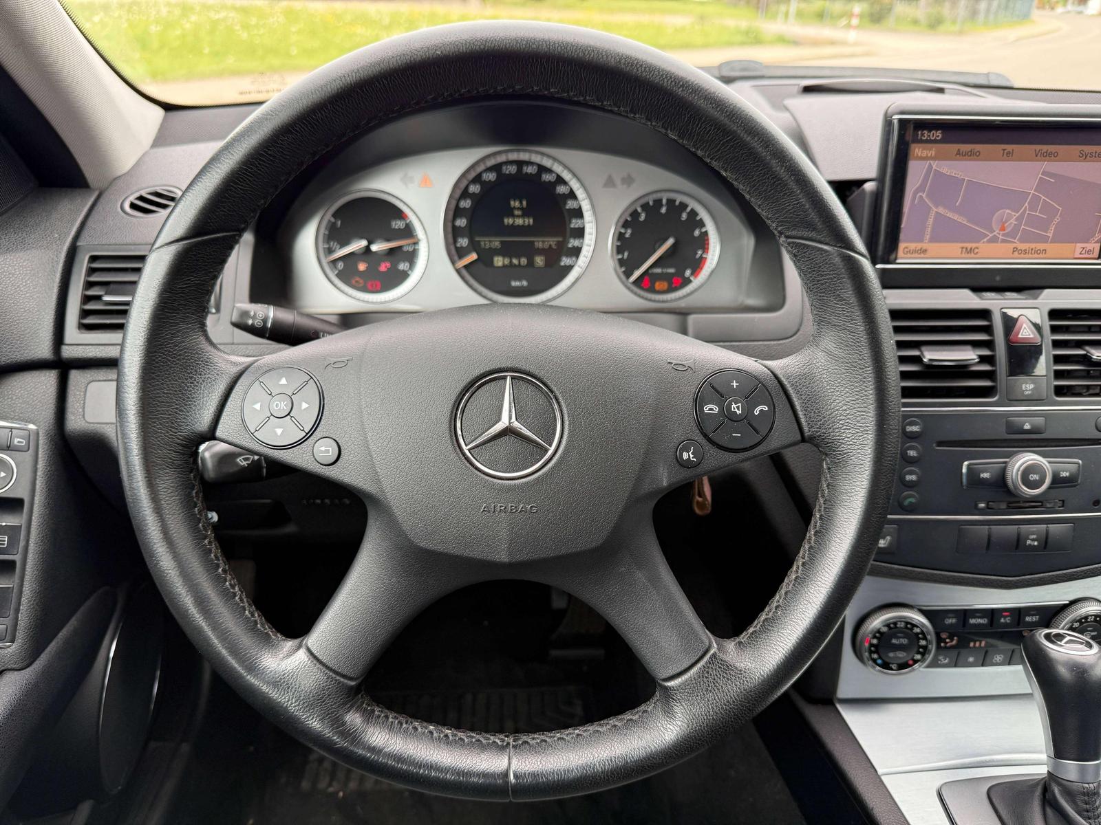 Mercedes-Benz C230 2008 — photo 12