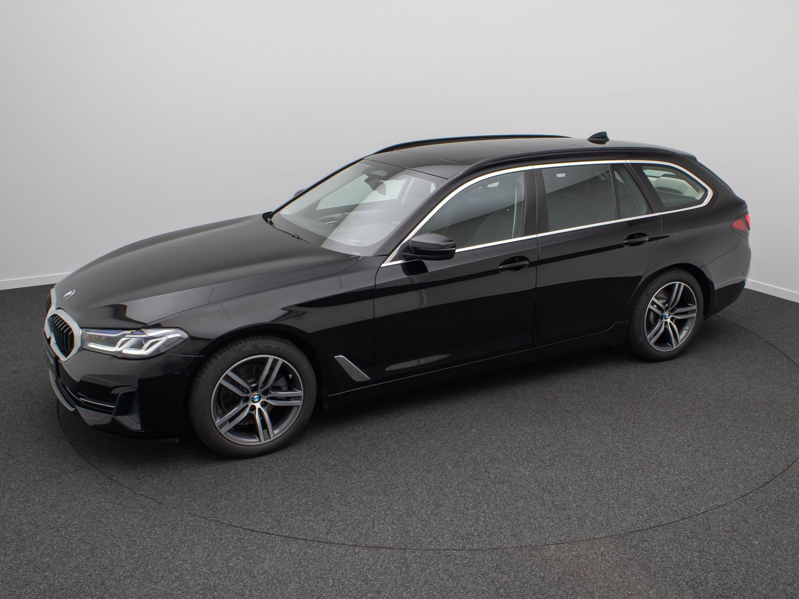Fahrzeugabbildung BMW 520d xD Kamera HUD DAB Laser Panorama Leder 19"