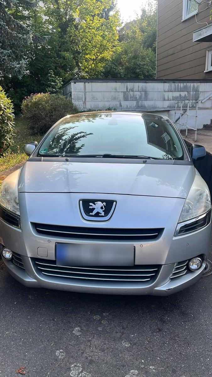Peugeot 5008 2013 — rear view