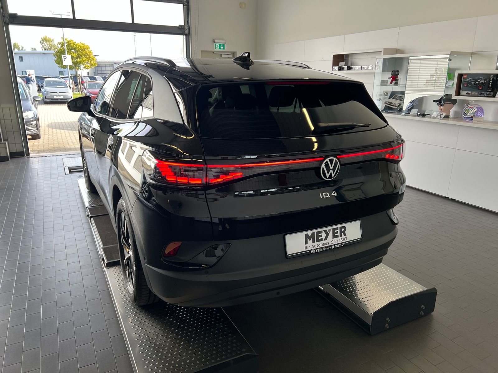 Fahrzeugabbildung Volkswagen ID.4 Pro 77 kWh *ACC, IQ.Light, Navi, 19"-LM*
