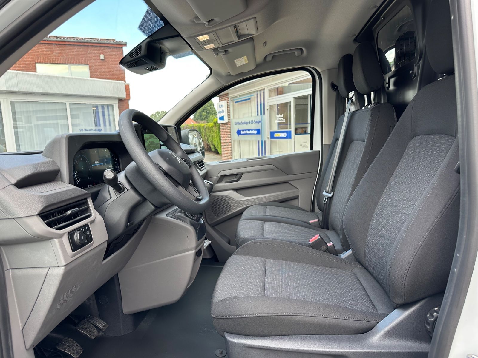 Fahrzeugabbildung Volkswagen T7 Transporter 2.0 TDI LR Navi/LED/GRA/Einparkh