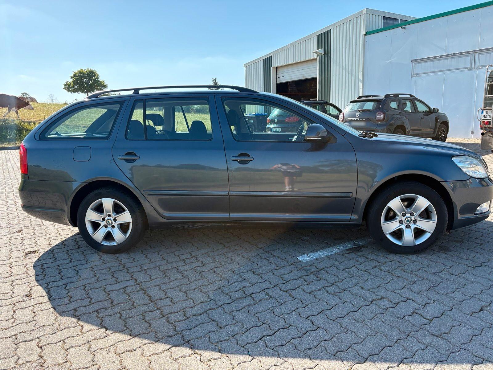 Skoda Octavia 2008 — interior
