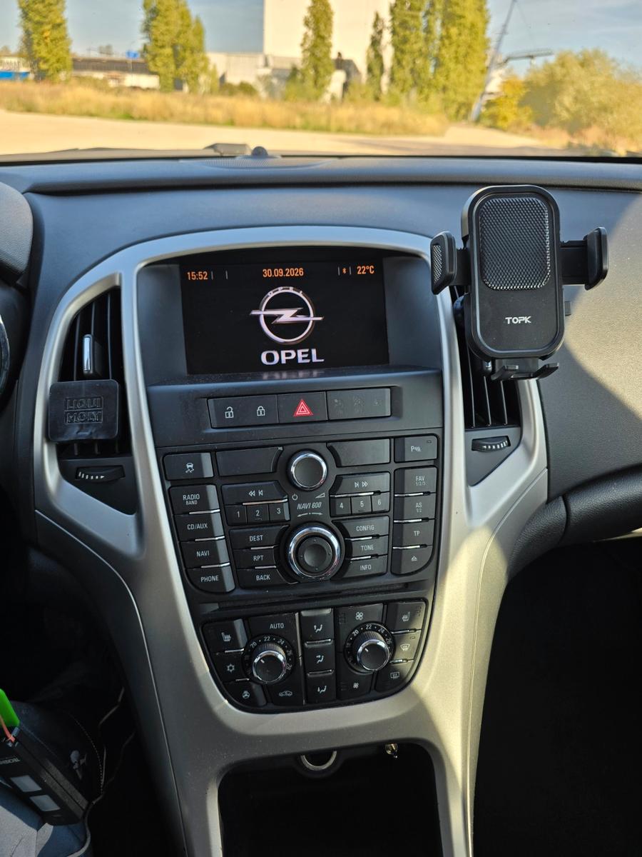 Opel Astra 2013 — photo 14