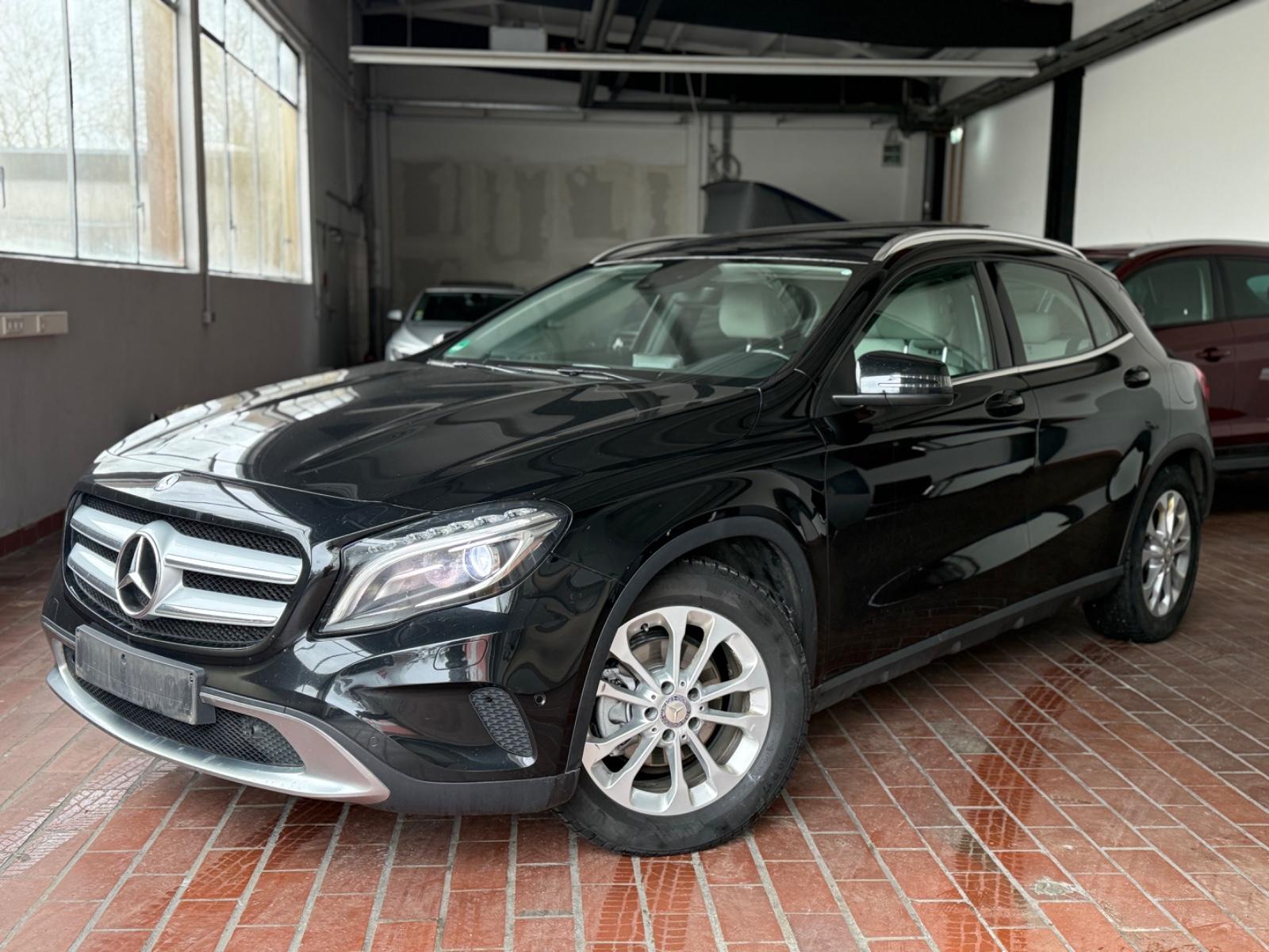 Mercedes-Benz GLA 200d Navi Panno Leder Xenon