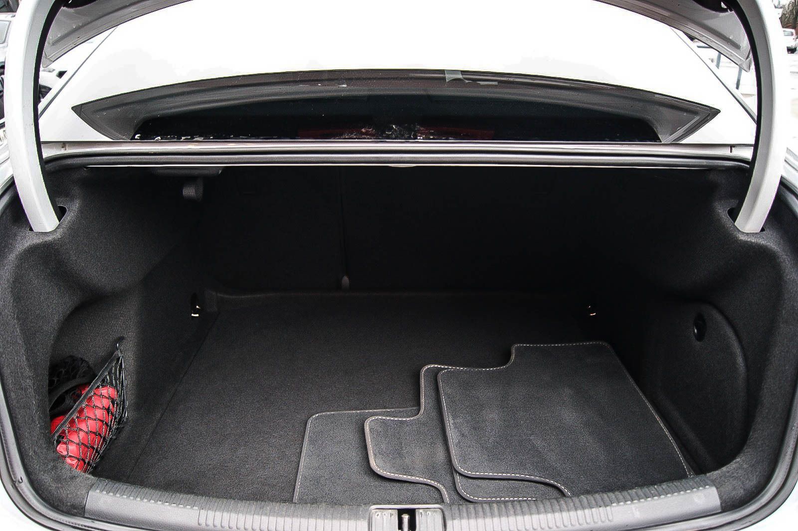 Fahrzeugabbildung Audi A3 Limousine 1.4 TFSI S-LINE NAVIGATION XENON 18