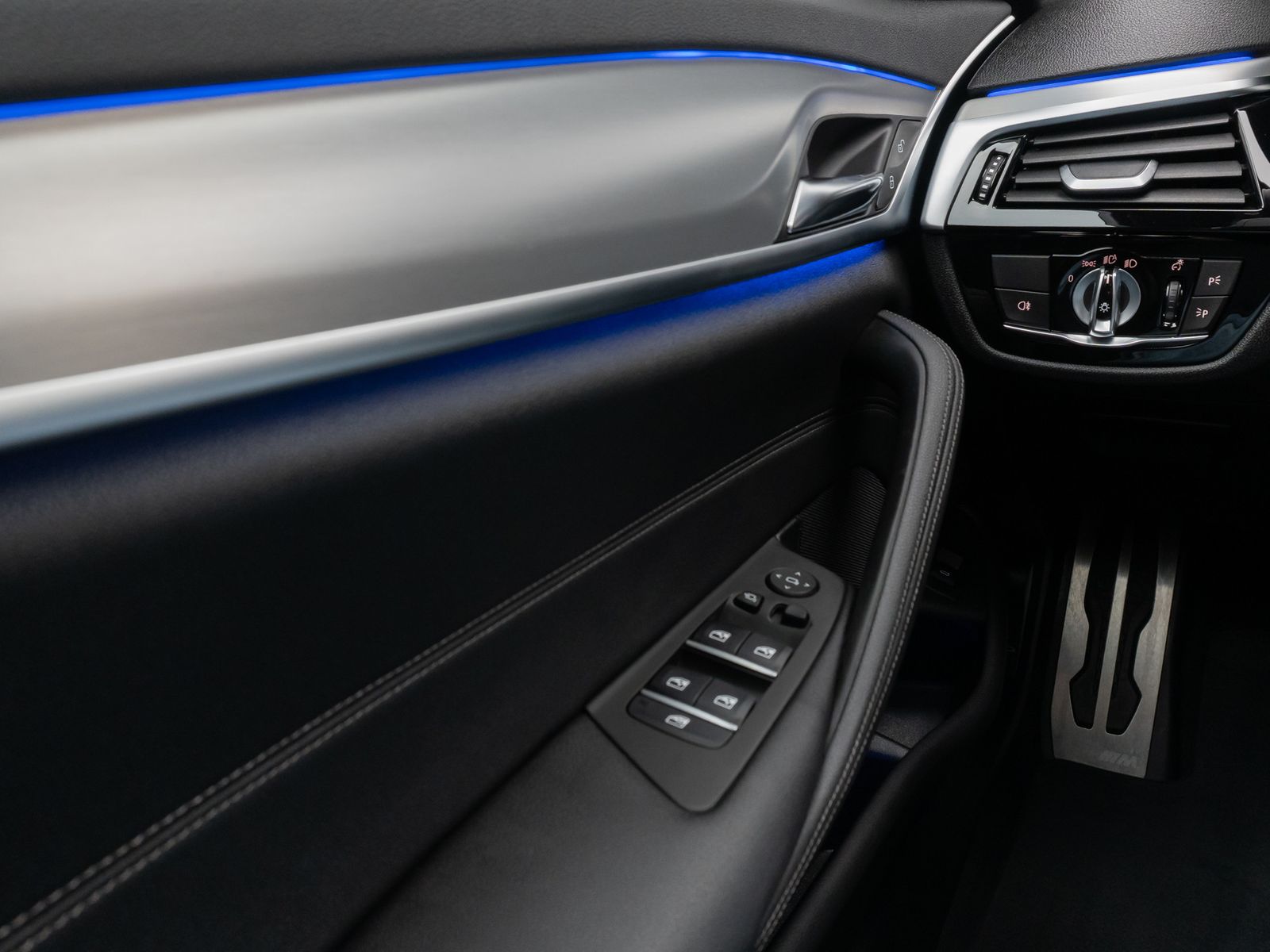 Fahrzeugabbildung BMW 530d  M Sport Kamera Laser HUD DAB HiFi Komfort