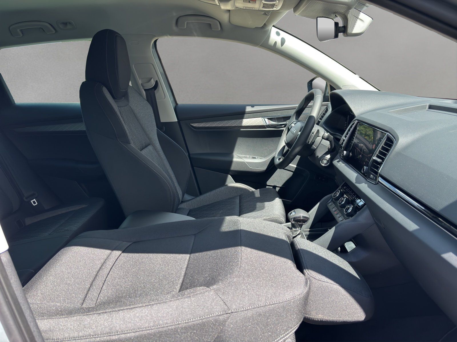 Fahrzeugabbildung SKODA Karoq Balance 1,5 TSI DSG ACC+AHK+MATRIX+KAMERA